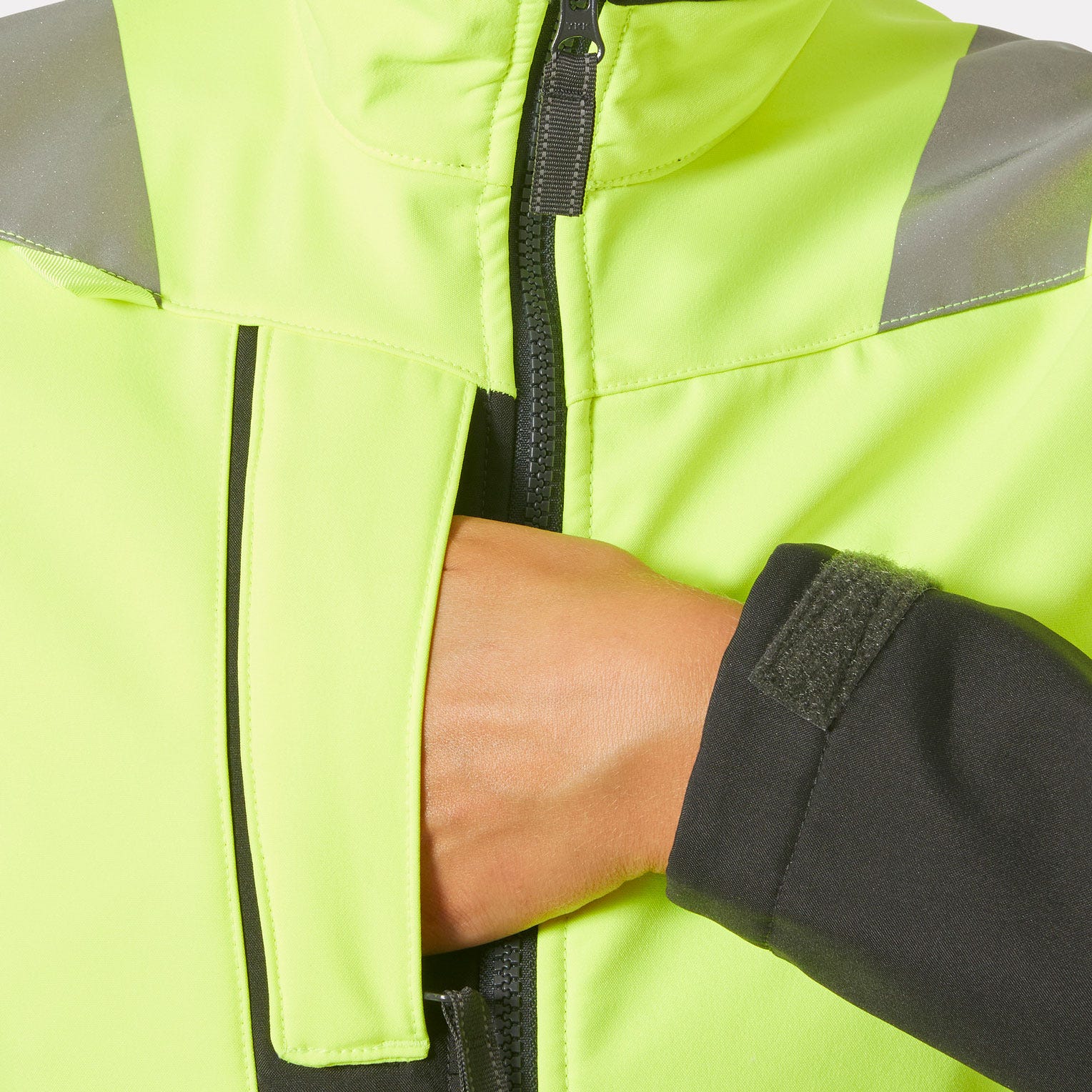 Helly Hansen Women's Alna 2.0 high visibility softshell jacket - Image 4