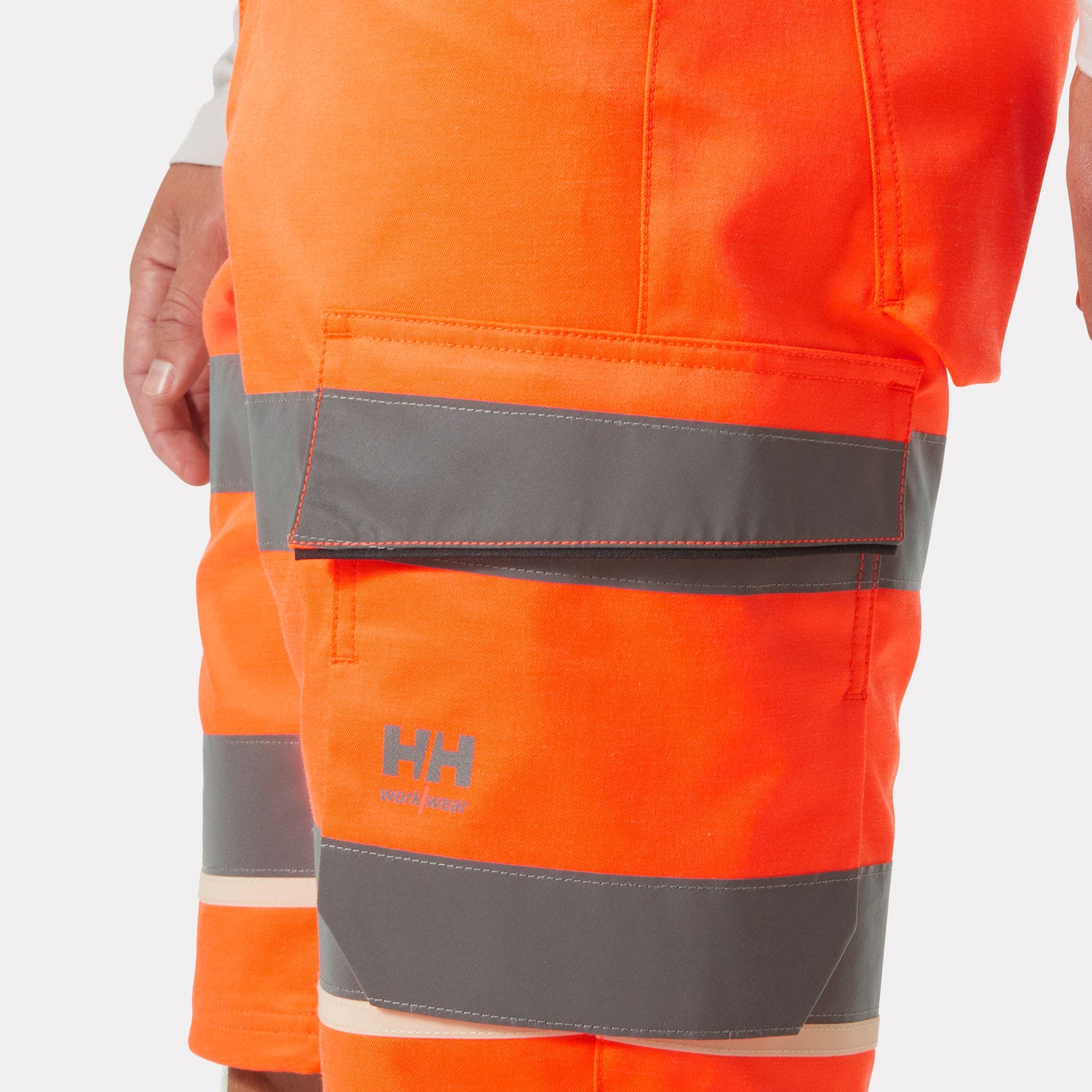 Helly Hansen UC-ME high visibility cargo shorts - Image 11