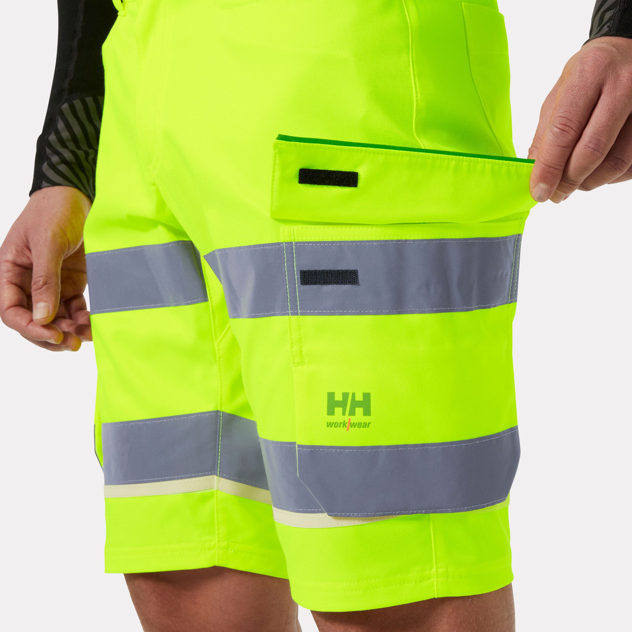 Helly Hansen UC-ME high visibility cargo shorts - Image 4